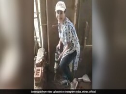 लॉकडाउन में एक्टिंग छोड़ कंस्ट्रक्शन फील्ड में आईं शिल्पा शिंदे, बोलीं- काम नहीं है तो फील्ड बदलें... लॉकडाउन में एक्टिंग छोड़ कंस्ट्रक्शन फील्ड में आईं शिल्पा शिंदे, बोलीं- काम नहीं है तो फील्ड बदलें...