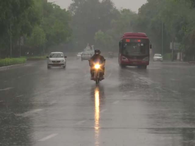 दिल्ली-एनसीआर में हवाओं के साथ हल्की बारिश के आसार, पर उमस से राहत की उम्मीद नहीं 