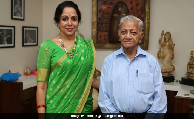 Hema Malini's Emotional Farewell To Secretary Who Died Of COVID