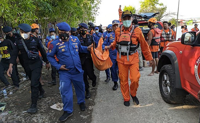Seven Dead In Indonesia As Boat Capsizes While Clicking Selfie