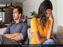 Period Mood Swings: क्यों पीरियड्स के दौरान एकदम बदल जाती है आपकी गर्लफ्रेंड, जानें मूड स्विंग्स को कैसे करें हैंडल Period Mood Swings: क्यों पीरियड्स के दौरान एकदम बदल जाती है आपकी गर्लफ्रेंड, जानें मूड स्विंग्स को कैसे करें हैंडल