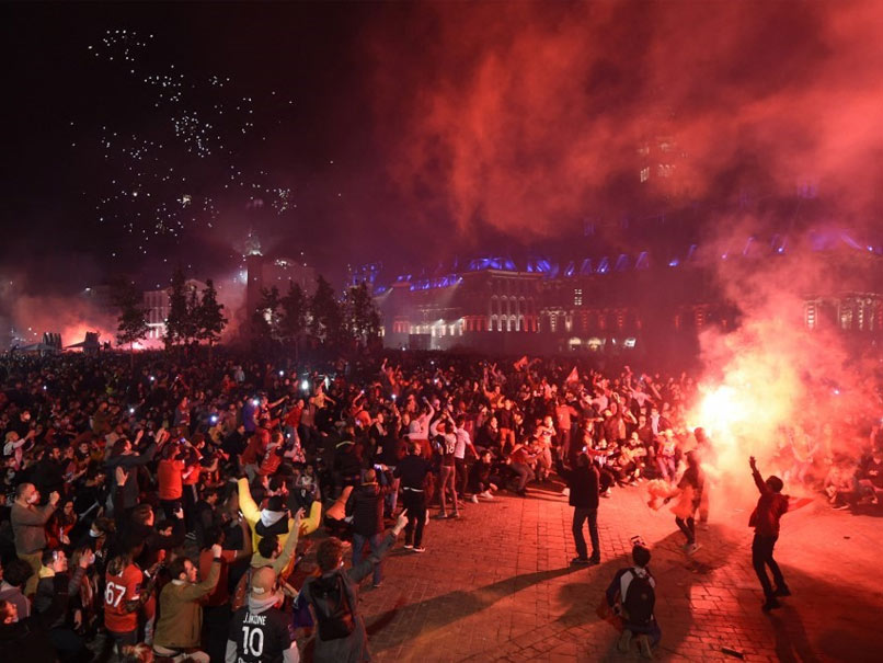 Police Arrest 7 In Lille Title Celebrations As Fans Break COVID-19 Curfew