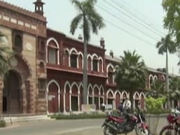 सुप्रीम कोर्ट ने अलीगढ़ मुस्लिम विश्वविद्यालय के अल्पसंख्यक दर्जे पर फैसले को रखा सुरक्षित सुप्रीम कोर्ट ने अलीगढ़ मुस्लिम विश्वविद्यालय के अल्पसंख्यक दर्जे पर फैसले को रखा सुरक्षित