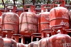 No LPG Delivery If Staff Not Vaccinated In 7 Days, Say Assam Distributors No LPG Delivery If Staff Not Vaccinated In 7 Days, Say Assam Distributors