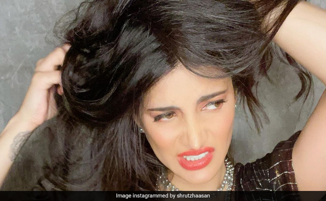 After Epic Glam Fail, Shruti Haasan Is In "Too Much Hair Don't Care" Mode