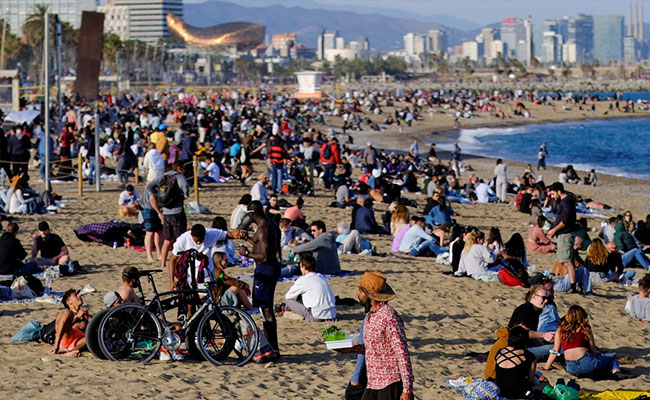 Vacation + Vaccination? Here's How To Give It A Shot