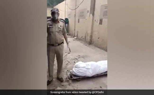 Delhi Police, Twitter Hail Covid Hero Who Has Helped Cremate 1,100 People