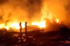 Massive Fire Breaks Out In Slums Of Noida, Officials Rushed To Spot Massive Fire Breaks Out In Slums Of Noida, Officials Rushed To Spot