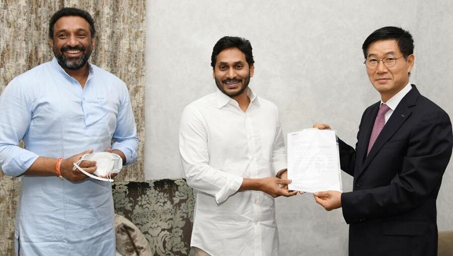 Kia India Donates Rs. 5 Crores To The Andhra Pradesh To Support The Fight Against COVID-19 Kia India Donates Rs. 5 Crores To The Andhra Pradesh To Support The Fight Against COVID-19