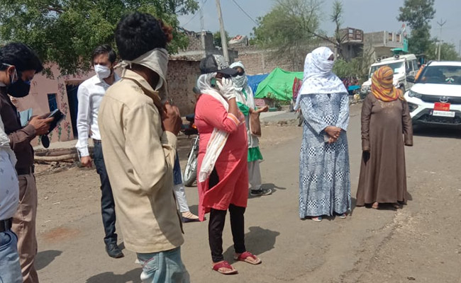 दो शिविरों में दो लोगों ने टीके लगवाए! मध्य प्रदेश के गांवों में लोगों ने वैक्सीनेशन से बनाई दूरी