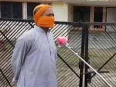 यूपी के गांवों में ढेरों प्रथामिक स्वास्थ्य केंद्र बंद, कोरोना से हो रहीं तमाम मौतें..