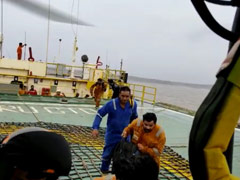 '23 फीट ऊंची लहरें और 1 Km दूर भी नहीं दिख रहा था'- साइक्लोन 'ताउते' के बीच ऐसा था नेवी का रेस्क्यू ऑपरेशन
