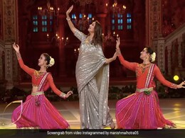Madhuri Dixit ने किया दिवंगत सरोज खान को याद, डांस करके यूं दी गुरु को श्रद्धांजलि- देखें Video Madhuri Dixit ने किया दिवंगत सरोज खान को याद, डांस करके यूं दी गुरु को श्रद्धांजलि- देखें Video