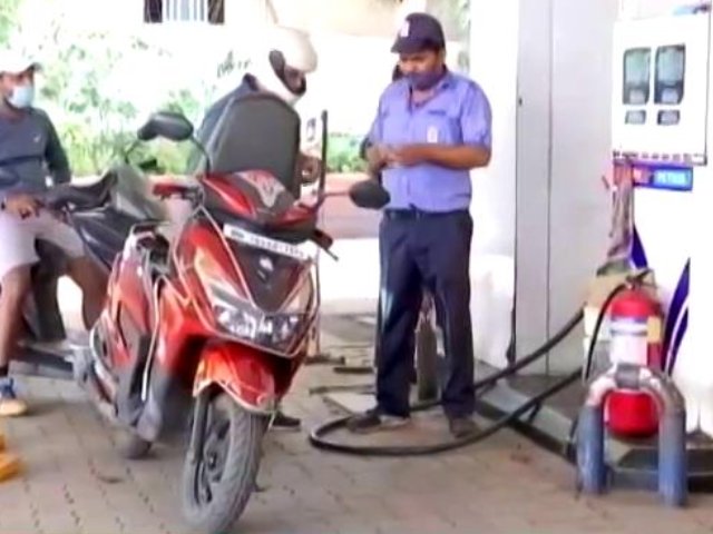 Petrol Price At All-Time High, Crosses Rs 100 Per Litre In Mumbai