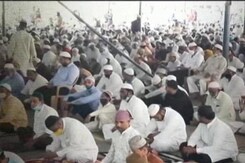 Hundreds Gather For Friday Prayers Amid Covid In Hyderabad Hundreds Gather For Friday Prayers Amid Covid In Hyderabad