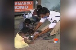 Hyderabad Cop Wins Hearts After He Offers Food To Children In Viral Video Hyderabad Cop Wins Hearts After He Offers Food To Children In Viral Video