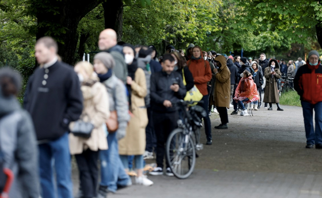 Tip-offs, Cold Calls: How Germans Are Hustling For A Covid Shot