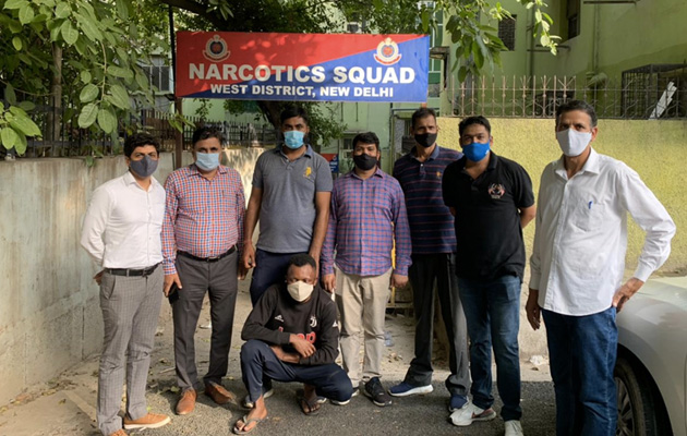 विदेशी ड्रग्स तस्कर ने दिल्ली पुलिस के कांस्टेबल राकेश को चाकू मारा, साथी दबोचा गया