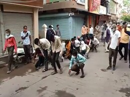 MP: कोरोना कर्फ्यू में घूम रहे लोगों को तहसीलदार ने दी 'मेंढक कूद' की सजा, सोशल डिस्टेसिंग का नहीं रखा गया ध्यान.. MP: कोरोना कर्फ्यू में घूम रहे लोगों को तहसीलदार ने दी 'मेंढक कूद' की सजा, सोशल डिस्टेसिंग का नहीं रखा गया ध्यान..