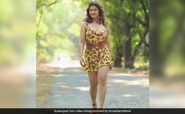 रश्मि देसाई ने अपने फेवरेट सॉन्ग पर दिए गजब एक्सप्रेशन, फैंस बोले - इसका ही इंतजार था