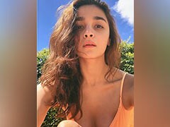 How You Doin', Alia Bhatt? Busy Watching The <I>F.R.I.E.N.D.S</I> Reunion Just Like Us?