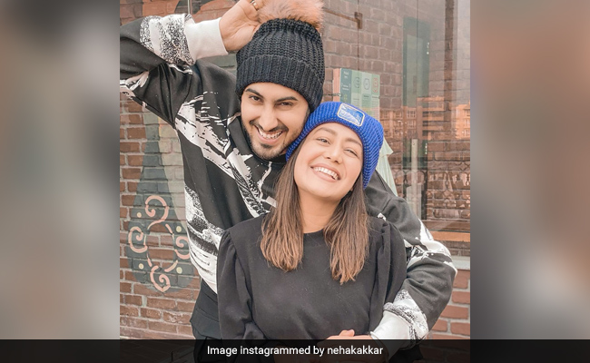 Neha Kakkar's ROFL Response To Husband Rohanpreet's, <i>Umm</i>, "Headache"