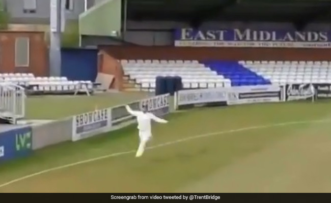 साउथ अफ्रीकी खिलाड़ी ने गजब कर डाला, भागते-भागते लिया कैच, बल्लेबाज को लगा छक्का है लेकिन हो गया आउट-Video