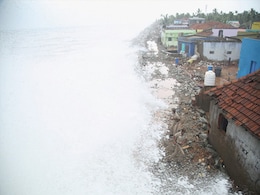 Cyclone Tauktae LIVE Updates: तूफान ताउते के 11 घंटे बाद मुंबई में शुरू हुईं उड़ानें, चक्रवात में फंसे दो नावों में 410 लोगों को बचाया गया Cyclone Tauktae LIVE Updates: तूफान ताउते के 11 घंटे बाद मुंबई में शुरू हुईं उड़ानें, चक्रवात में फंसे दो नावों में 410 लोगों को बचाया गया