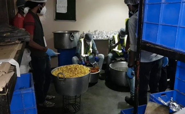 Bengaluru Group Delivers Free, Fresh Meals To Families In Covid Isolation