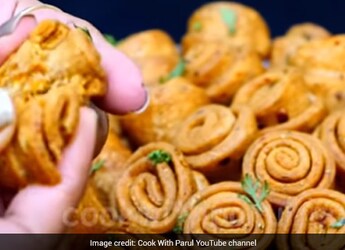 Watch: Make Crispy Atta Mathri With This Quick And Easy Recipe And Store For 2 Months Watch: Make Crispy Atta Mathri With This Quick And Easy Recipe And Store For 2 Months
