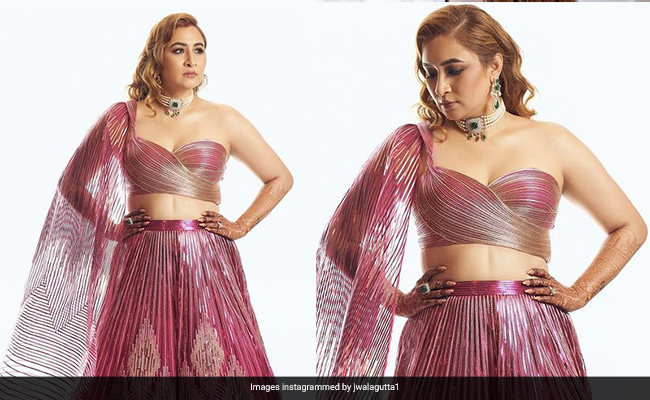 Jwala Gutta's Bridal Glam Continues With Her Snazzy Fuchsia <i>Lehenga</i>