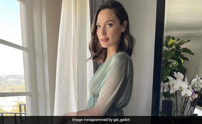 Israeli Star Gal Gadot Shredded On Twitter After Writing, "My Country Is At War"