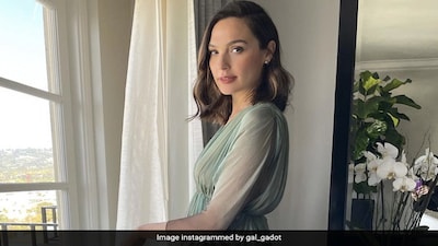 Israeli Star Gal Gadot Shredded On Twitter After Writing, "My Country Is At War" Israeli Star Gal Gadot Shredded On Twitter After Writing, "My Country Is At War"