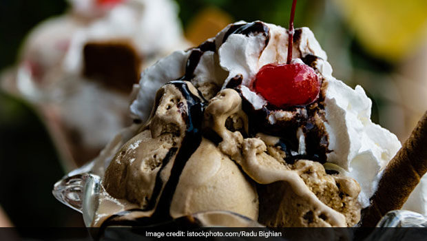 Watch: Make Restaurant-Like Chocolate Ice Cream Sundae With This Fabulous Recipe&nbsp;