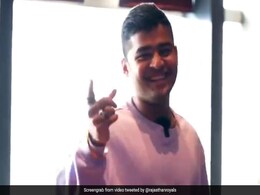 रियान पराग ने वीरेंद्र सहवाग की उतारी नकल, राजस्थान रॉयल्स ने पूछा- कैसा लगा? वीरू ने दिया ऐसा जवाब - देखें Video रियान पराग ने वीरेंद्र सहवाग की उतारी नकल, राजस्थान रॉयल्स ने पूछा- कैसा लगा? वीरू ने दिया ऐसा जवाब - देखें Video