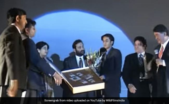 Viral: Spot Ranbir Kapoor With Aishwarya And Dad Rishi In <i>Aa Ab Laut Chalen</i> Throwback