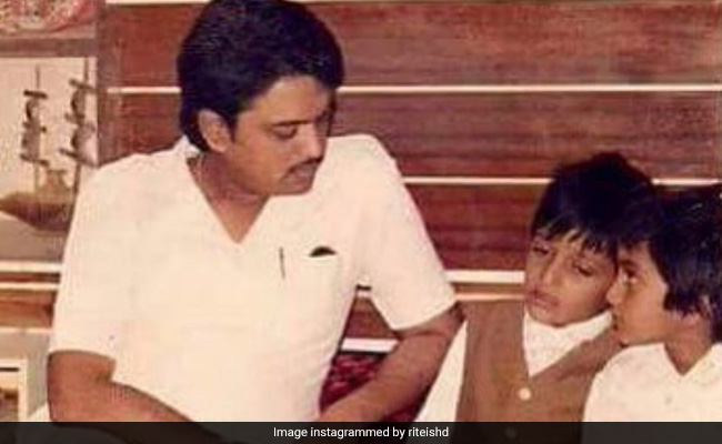 On Dad Vilasrao Deshmukh's Birth Anniversary, Riteish Writes, "Missing You Is A Heartache That Never Goes Away"