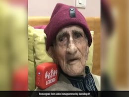 मोहम्मद रफी का गाना सुनकर, बुजुर्ग शख्स गाने लगा ‘बहारों फूल बरसाओ’, लोग बोले- 'यही है असली खुशी...' - देखें Video मोहम्मद रफी का गाना सुनकर, बुजुर्ग शख्स गाने लगा ‘बहारों फूल बरसाओ’, लोग बोले- 'यही है असली खुशी...' - देखें Video