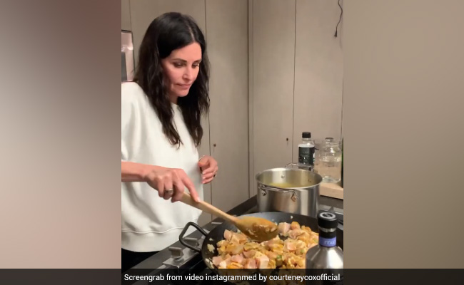 Courteney Cox Still Has Monica's Cooking Mojo. The Proof Is This Chicken Curry