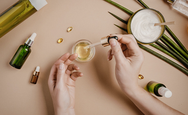 Kombucha Tea In Skincare: Benefits, How To Use For Flawless Skin