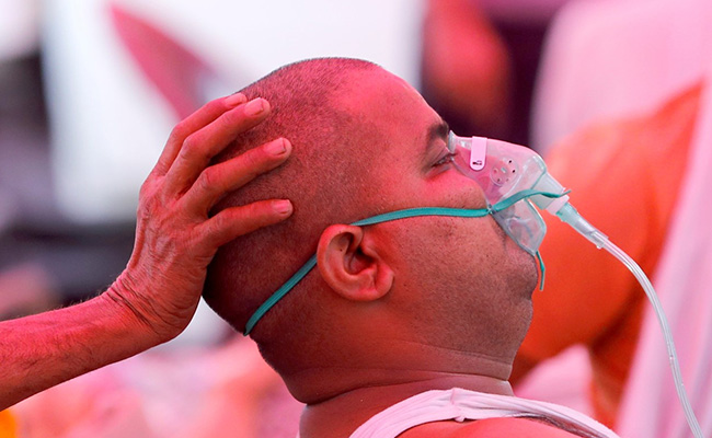 "No One Should Die": Volunteers Provide Oxygen As India's Covid Tally Nears 2 Crore