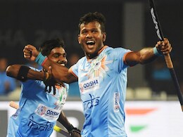 Indian Hockey Team: गोल्ड पर नजरें जमाए भारतीय हॉकी टीम को लगा बड़ा झटका, अगला मैच में नहीं खेल पाएग ये खिलाड़ी, हुआ बैन Indian Hockey Team: गोल्ड पर नजरें जमाए भारतीय हॉकी टीम को लगा बड़ा झटका, अगला मैच में नहीं खेल पाएग ये खिलाड़ी, हुआ बैन