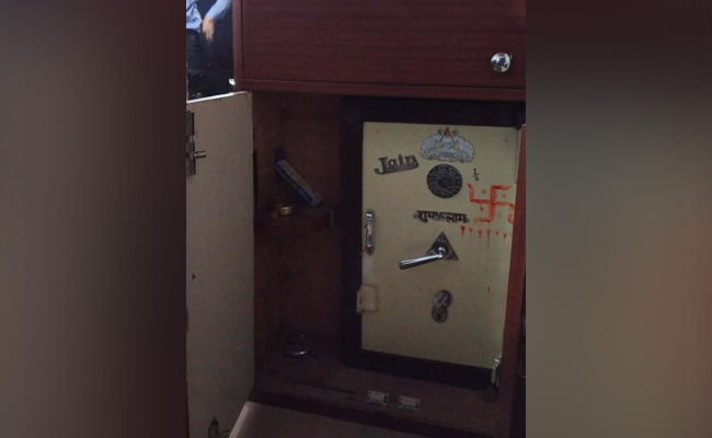 Rs 3 Crore, Counting Machine Seized From Government Clerk In Bribery Case