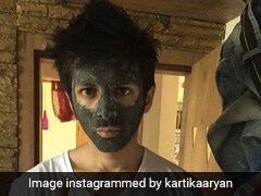 बॉलीवुड एक्टर कार्तिक आर्यन का मुंह हुआ 'काला', सोशल मीडिया पर यूं मजे ले रहे फैन्स