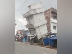 बिहार : नेशनल हाइवे पर बना 3 मंजिला मकान गिरा, जानमाल का नुकसान नहीं