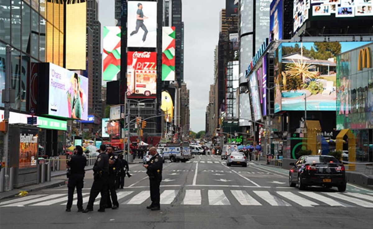 Three Wounded in Times Square Shooting; Teen in Custody