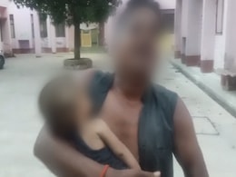 यूपी: 5 महीने की बच्ची का शव गोद में लिए अस्पताल के बाहर फूट-फूटकर रोता रहा पिता यूपी: 5 महीने की बच्ची का शव गोद में लिए अस्पताल के बाहर फूट-फूटकर रोता रहा पिता