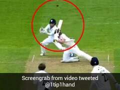 बल्लेबाज के साथ हेलीकाप्टर शॉट मारने के क्रम में हो गई गुगली, क्रीज पर ही गिर गया..देखें मजेदार Video
