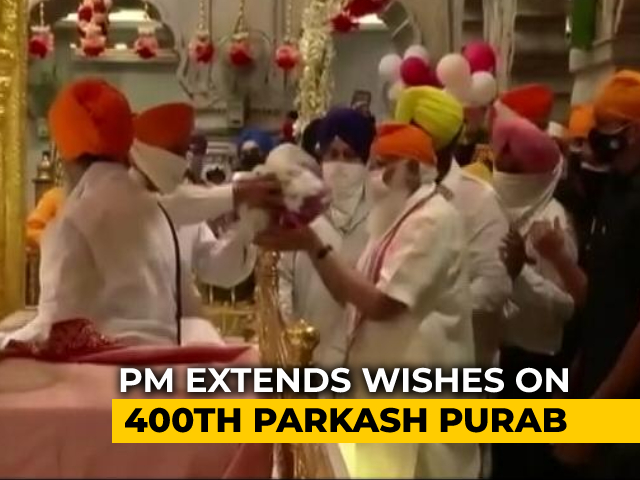 PM Modi Pays Tribute To Guru Teg Bahadur At Delhi's Sis Ganj Gurudwara On 400th <i>Parkash Purab</i>