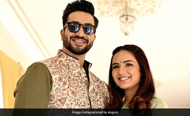 "Hello Beautiful," Writes Aly Goni On Pic He Took Of Girlfriend Jasmin Bhasin